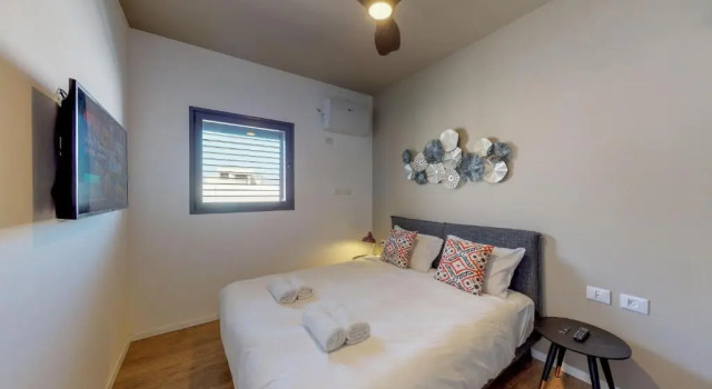 Sunny 1BR Penthouse by HolyGuest, Забронировать Отель Тель-Авив Тель-Авивский округ, рядом с Театр Хабима