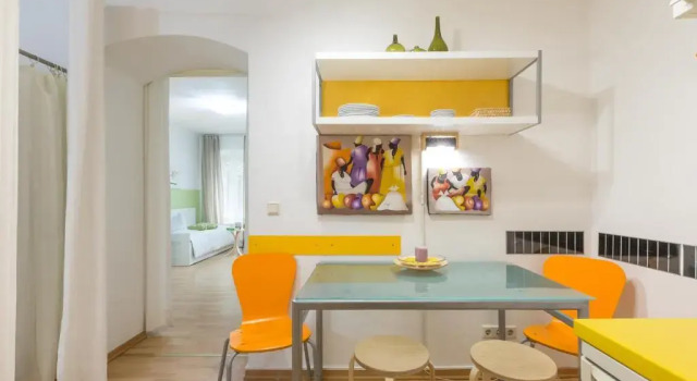 Апартаменты с 2 комнатами Schönes 2-Zimmer-Apartment in Kollwitzplatz-Nähe