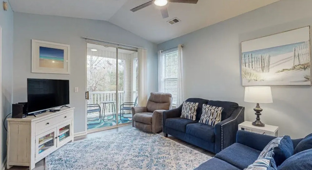 Апартаменты 2 BR Condo w/ Shared Pool, Near Outlet Mall