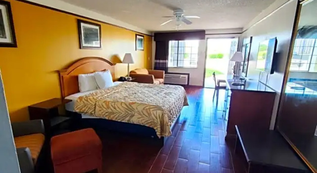 Номер Standard Deluxe Inn and Suites