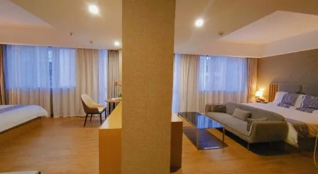 Двухместный семейный люкс Deluxe Yestour Hotel (Jingxi Xiyue Xiangshan)