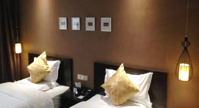 Badi Hotel Nanya Feng Qing Hotel, Rezerwuj Hotel Hotele w Kunming z parkingiem, Parking