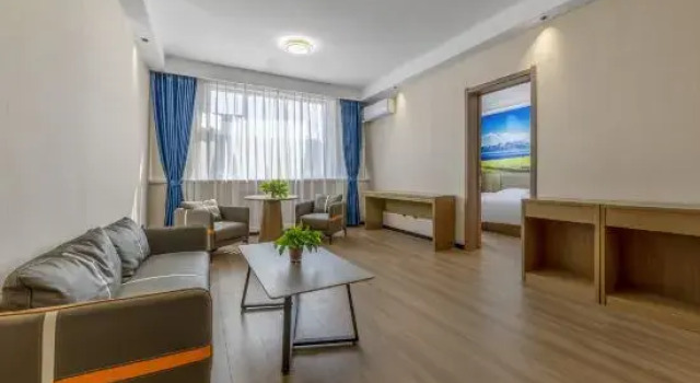 Люкс Elong R.YUN Hotel (Wulanchabu Fengzhen Railway Station)