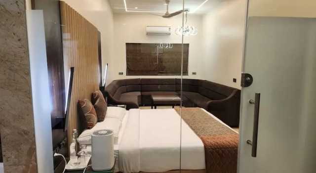 Люкс Hotel Royal Palace Jalgaon