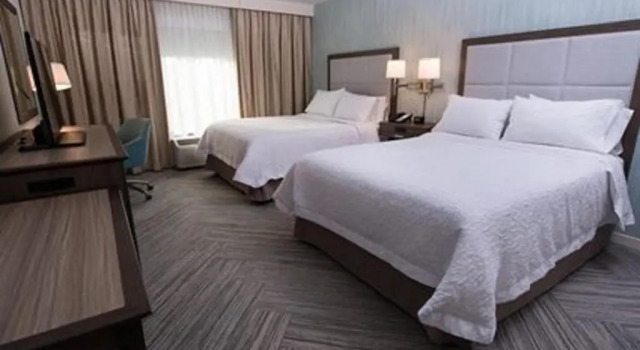 Четырёхместный номер Standard Chateau Fredericton, Trademark Collection by Wyndham