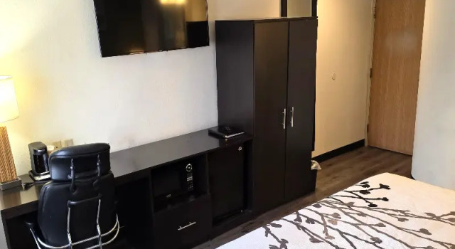 Номер Premium Tolani Hotel