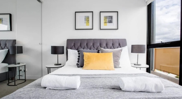 Elegant 2br@footscray Station