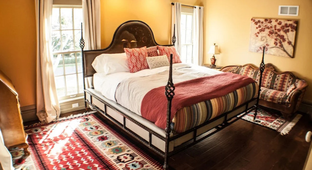 Judson Heath Colonial Inn, Book Hotel Hoteller i Saugatuck med parkering, Parkering