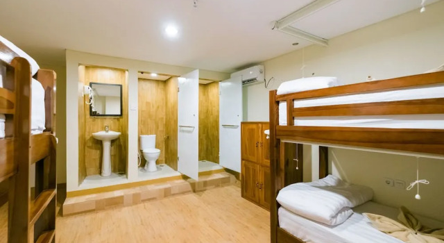 Кровать в общем номере Caroline Hostel