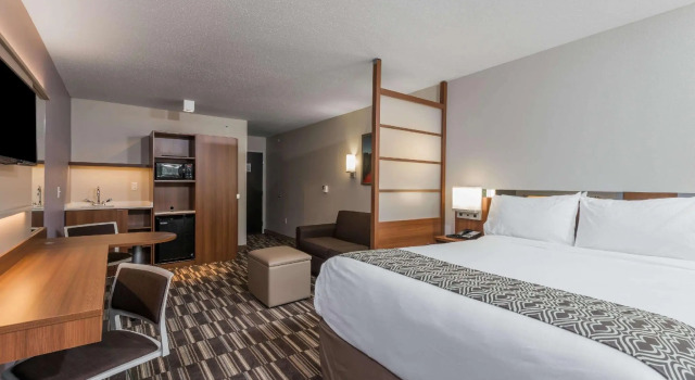 Двухместный люкс Microtel Inn & Suites by Wyndham Altoona