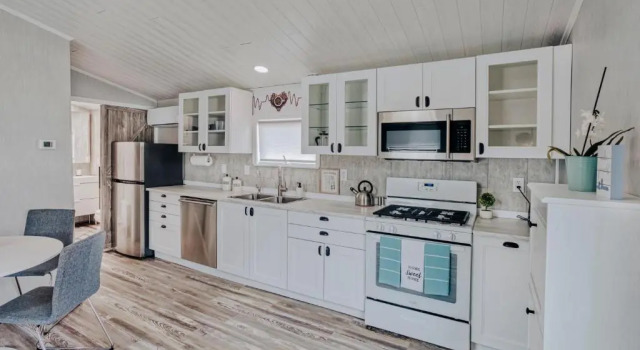 Апартаменты Modern & Cozy stand-alone apartment - perfect stay