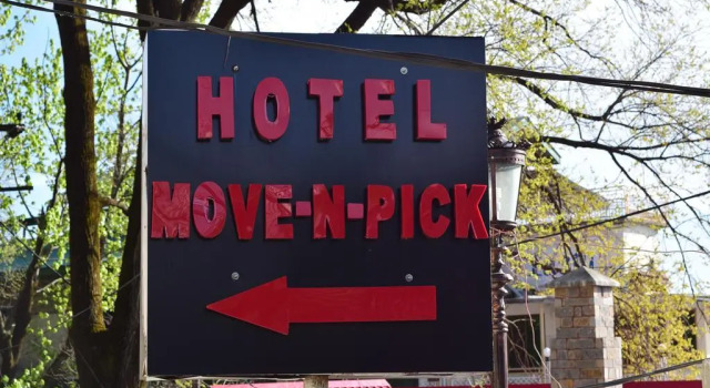 Hotel Move-N-Pick