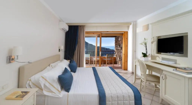 Двухместный номер Deluxe с видом на море Boutique Hotel Torre Di Cala Piccola