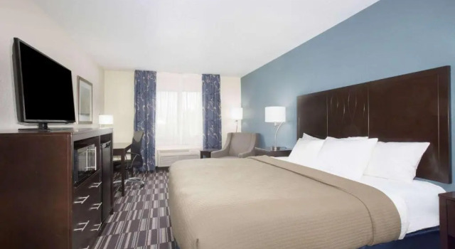 Номер Standard AmericInn by Wyndham Mount Pleasant