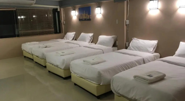 ICON HOSTEL, Забронировать Хостел Отели Бангкока с парковкой, рядом с Университет Таммасат, Парковка