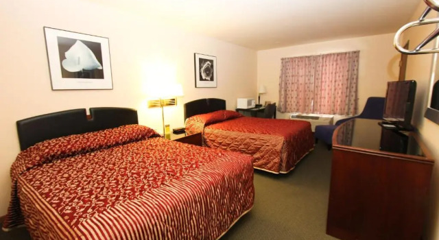 Четырёхместный люкс Luck Country Inn