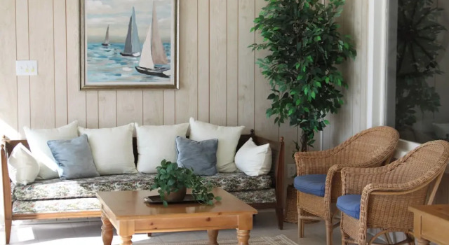 Коттедж Lakefront Troutman House w/ Spectacular Sunsets!