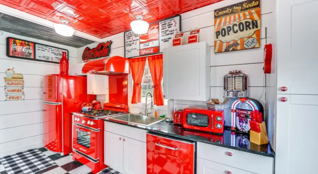 Коттедж Fifties Diner-style Llano Home w/ Shared Fire Pit