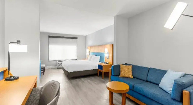 Двухместный люкс c 1 комнатой Country Inn & Suites Etown