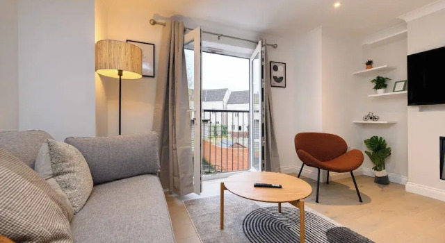 Апартаменты Somerset Coach House