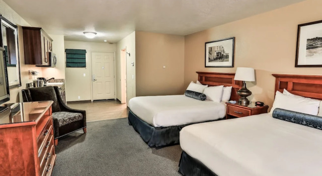 Четырёхместный люкс Deluxe The Springs Resort & Spa