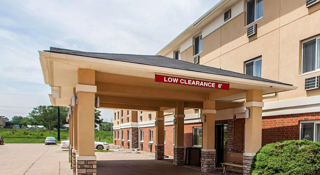 Quality Inn & Suites Davenport near I-80