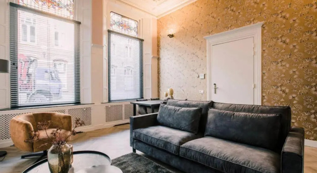 Stadsvilla Tilburg luxe 5 sterren appartement, Wilhelmina, Забронировать Отель Тилбург Северный Брабант, рядом с Dutch Textile Musem