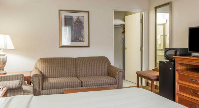 Номер Standard Quality Inn & Suites Hanes Mall
