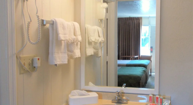 Четырёхместный номер Standard с балконом Econo Lodge Conway Central