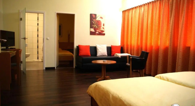 Полулюкс Logis Hôtel Acacia
