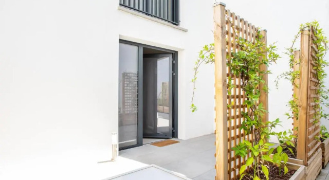 004 - Appartement Moderne et Terrasse - Jeanne d'Arc, Toulouse, Забронировать Апартаменты/квартира Отели Тулузы с парковкой, рядом с Le Pont Neuf, Парковка