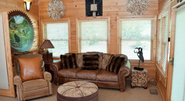 PAPA BEAR'S DEN - 5 Br Cabin