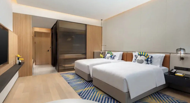 Четырёхместный номер Standard с видом на озеро voco Zhoushan Putuo by IHG
