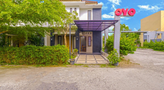 OYO 2284 Grand Villa Meninting, Rezervovat Vila Hotely v Mataram s parkováním, Parkování