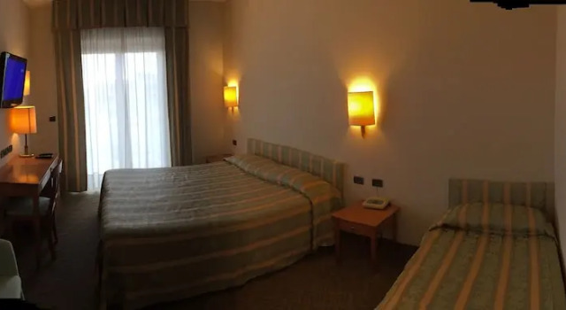 Трёхместный номер Superior с балконом Savant Hotel