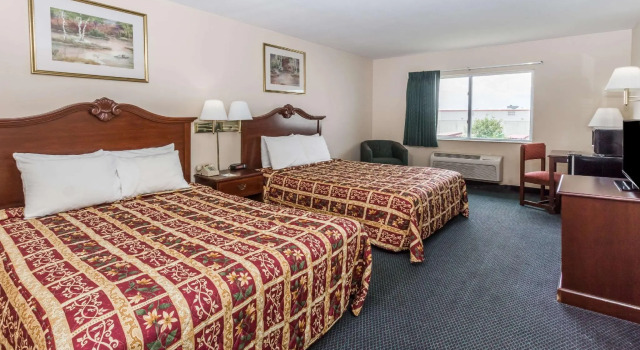 Четырёхместный номер Standard Days Inn & Suites by Wyndham Morris I-80