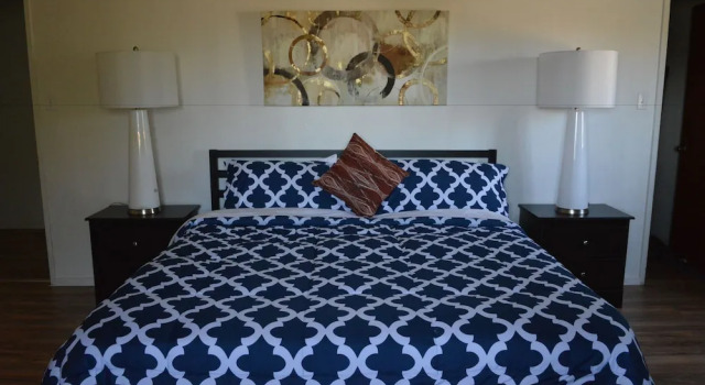 Mojave Trails Inn and Suites, Забронировать Отель Туэнтинайн-Палмс Joshua Tree National Park, рядом с Туристско-информационный центр Oasis Национального парка «Джошуа-Три»
