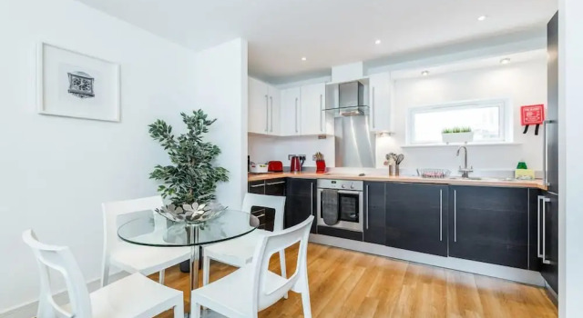 Roomspace Serviced Apartments - Abbots Yard, Забронировать Апартаменты/квартира Гилфорд Суррей Хиллс