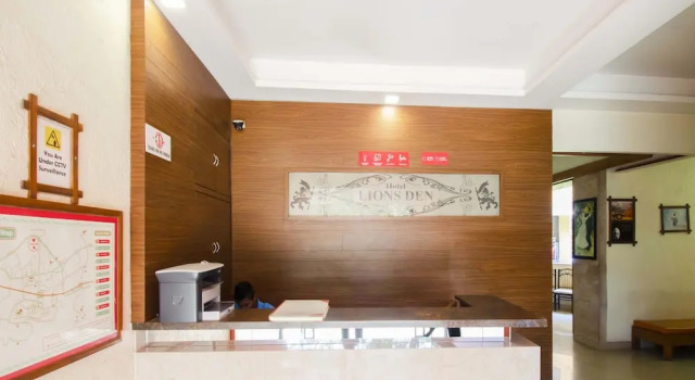 OYO Flagship 36881 Hotel Lion's Den, Забронировать Отель Отели штата Махараштры 3 звезды, 3*