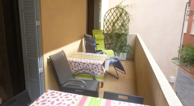 Апартаменты SANARY - Zone piétonne - GARAGE - CLIM - 2 chambres 4 à 6 personnes - WIFI