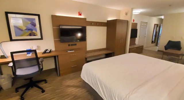 Люкс Holiday Inn Express Hotel & Suites Seattle North - Lynnwood by IHG