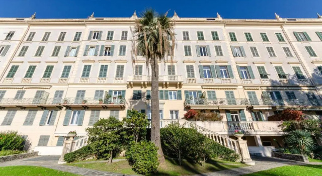 ALTIDO Apt for 4 with Exclusive Pool and Garden in Nervi, Забронировать Отель Отели Нерви с бассейном, Бассейн