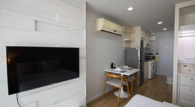 Студия с балконом United Residence Ekamai Bangkok