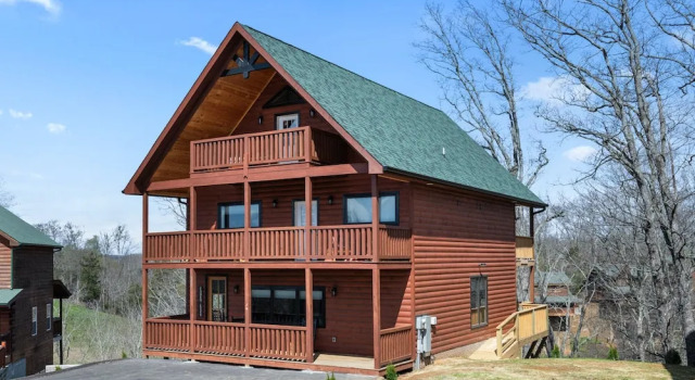 Mountain Retreat w/ Hot Tub & Games! Sleeps 10!