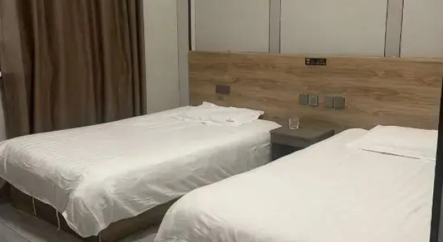 Кровать в общем номере (мужской номер) Shishang Hotel