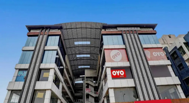 OYO Flagship 70202 Hotel Max, Забронировать Отель Сурат штат Гуджарат