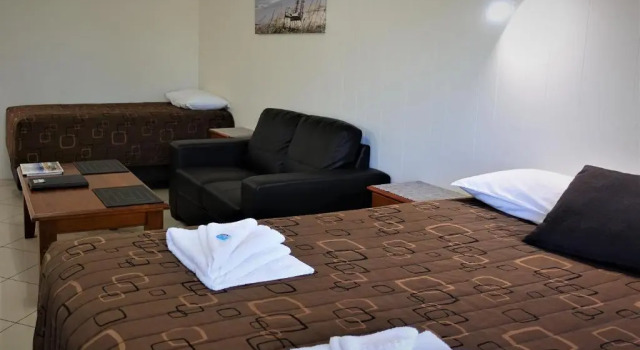 Семейная студия Pacific Palms Motor Inn