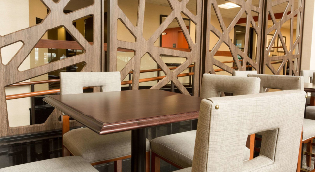 Drury Inn & Suites St. Louis Airport, Buchen Sie Hotel Maryland Heights Missouri