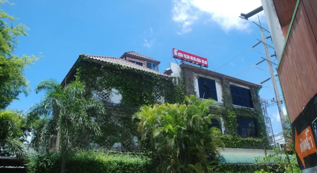 Muaklek Holiday