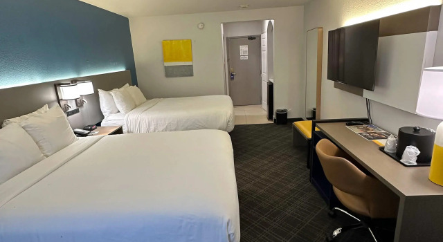 Четырёхместный номер Standard Comfort Inn Dallas Park Central